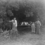 Jenny, Ivy and Mary at Ellensbrook. June, 1903. Courtesy State Library of Western Australia, The Battye Library 233187PD