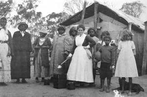 Soup kitchen, Carrolup, 1915. Courtesy State Library of Western Australia, The Battye Library 003214D